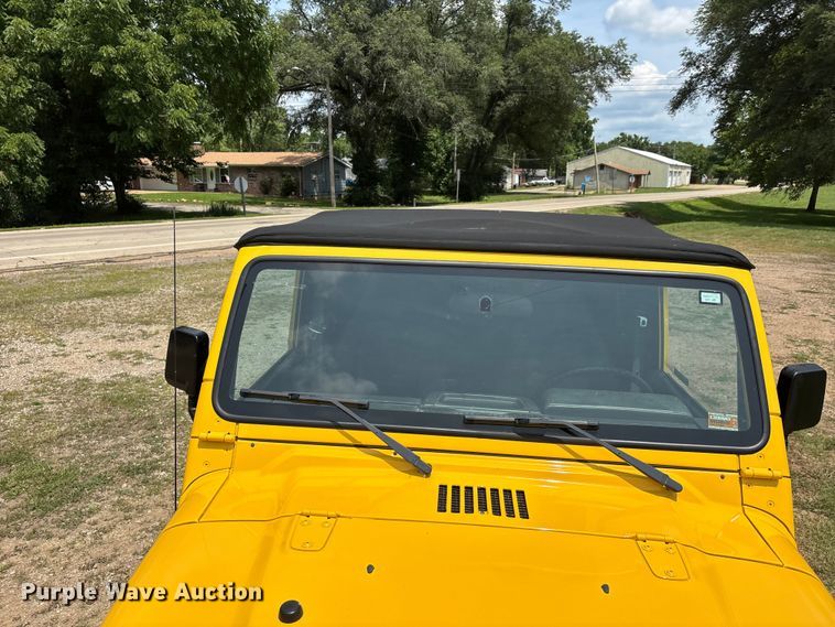 image for item ER3069 2000 Jeep Wrangler SUV