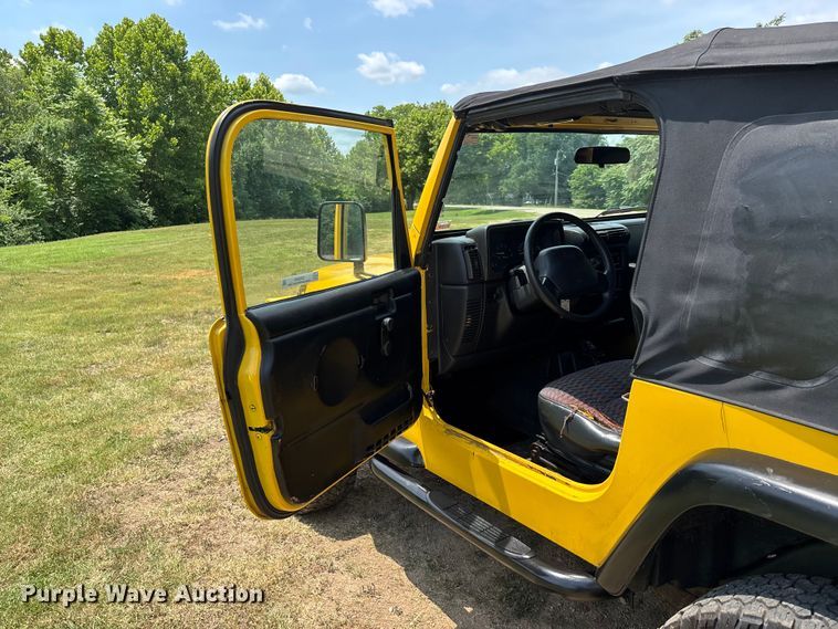 image for item ER3069 2000 Jeep Wrangler SUV