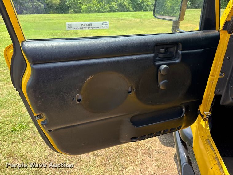 image for item ER3069 2000 Jeep Wrangler SUV