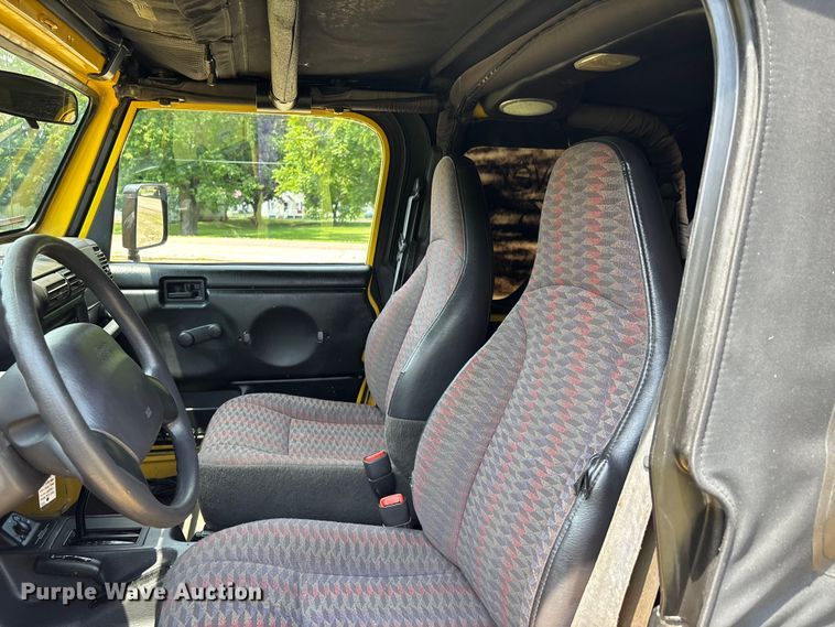 image for item ER3069 2000 Jeep Wrangler SUV