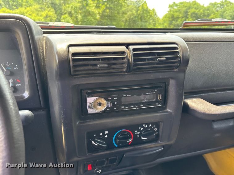 image for item ER3069 2000 Jeep Wrangler SUV