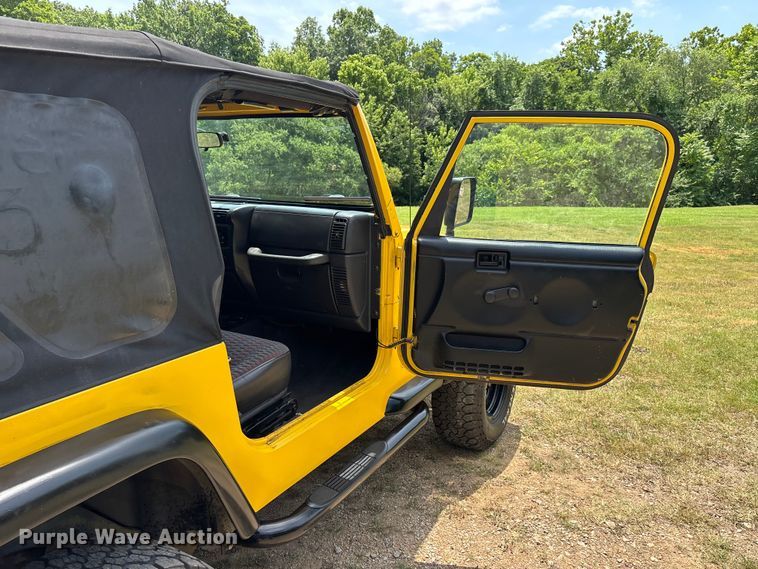 image for item ER3069 2000 Jeep Wrangler SUV