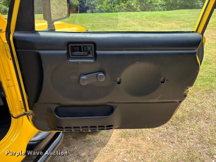 image for item ER3069 2000 Jeep Wrangler SUV