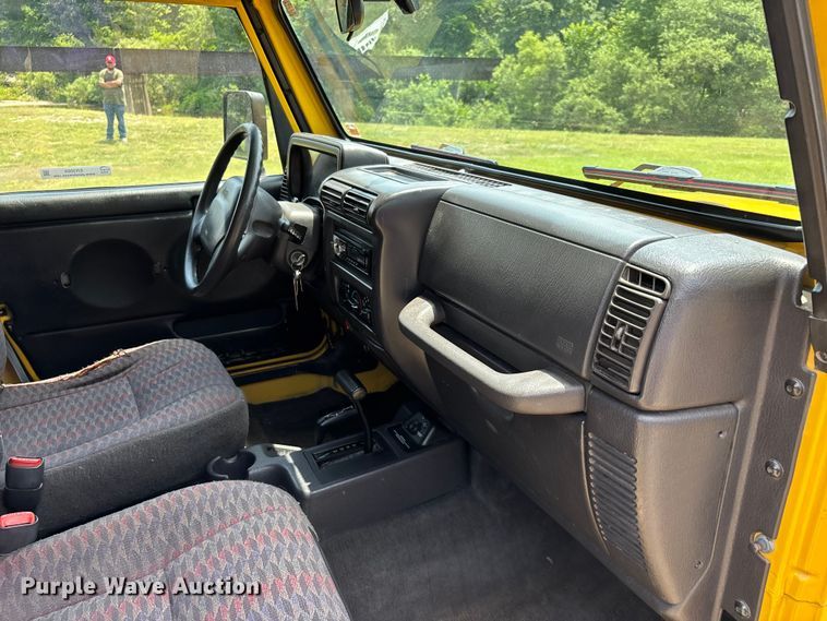image for item ER3069 2000 Jeep Wrangler SUV