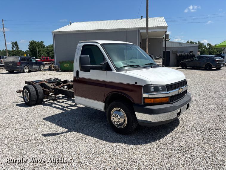 image for item ER3081 2014 Chevrolet Express 4500 van cab and chassis