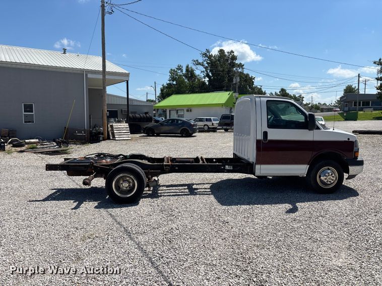 image for item ER3081 2014 Chevrolet Express 4500 van cab and chassis