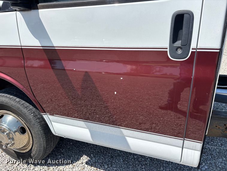 image for item ER3081 2014 Chevrolet Express 4500 van cab and chassis