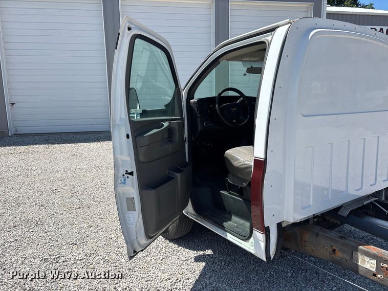 image for item ER3081 2014 Chevrolet Express 4500 van cab and chassis