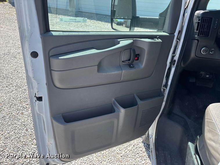 image for item ER3081 2014 Chevrolet Express 4500 van cab and chassis