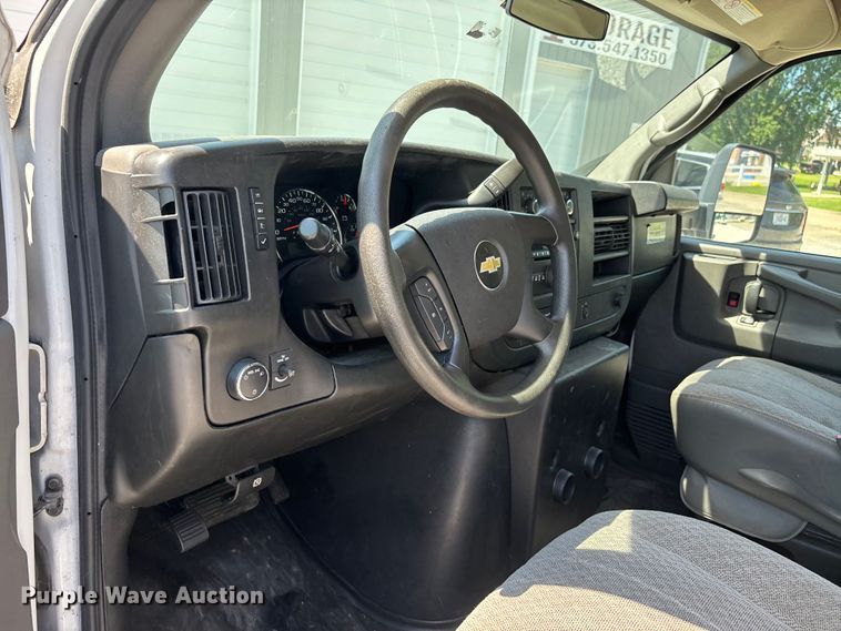 image for item ER3081 2014 Chevrolet Express 4500 van cab and chassis