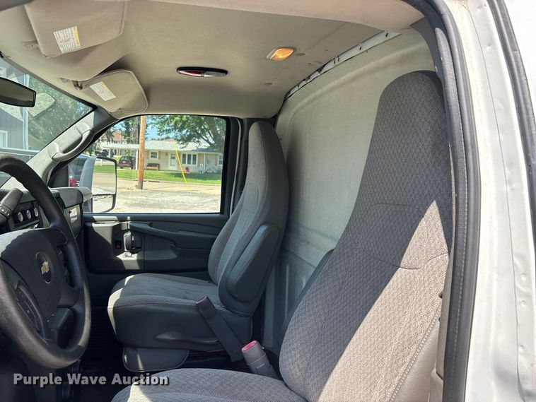 image for item ER3081 2014 Chevrolet Express 4500 van cab and chassis