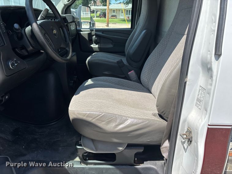 image for item ER3081 2014 Chevrolet Express 4500 van cab and chassis