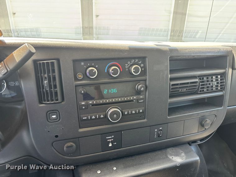 image for item ER3081 2014 Chevrolet Express 4500 van cab and chassis