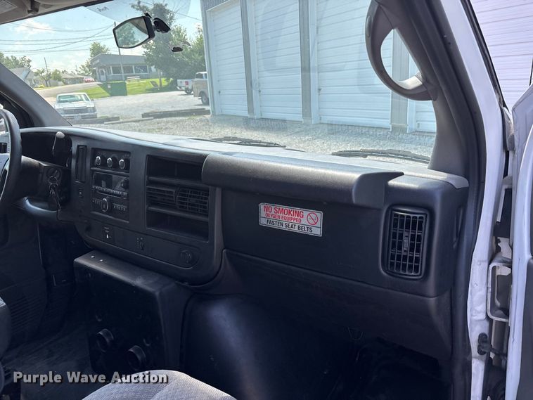 image for item ER3081 2014 Chevrolet Express 4500 van cab and chassis