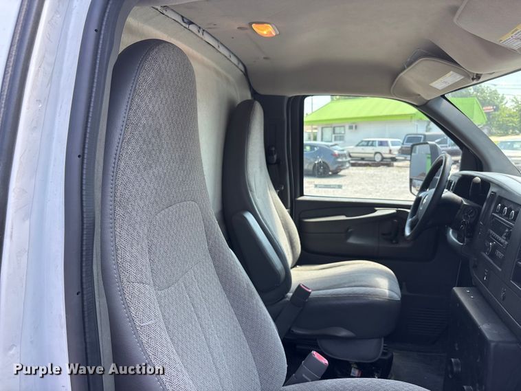 image for item ER3081 2014 Chevrolet Express 4500 van cab and chassis