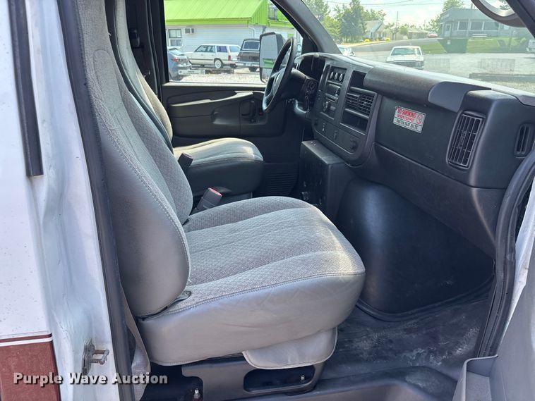 image for item ER3081 2014 Chevrolet Express 4500 van cab and chassis