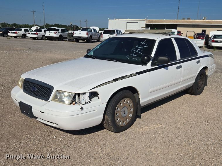 image for item ER8634 2003 Ford Crown Victoria Police Interceptor 