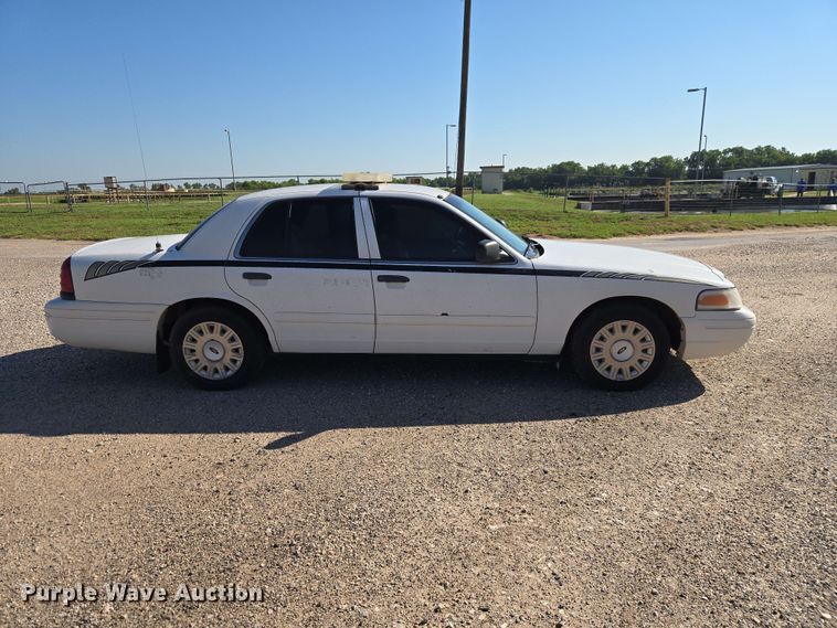 image for item ER8634 2003 Ford Crown Victoria Police Interceptor 