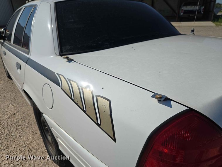 image for item ER8634 2003 Ford Crown Victoria Police Interceptor 