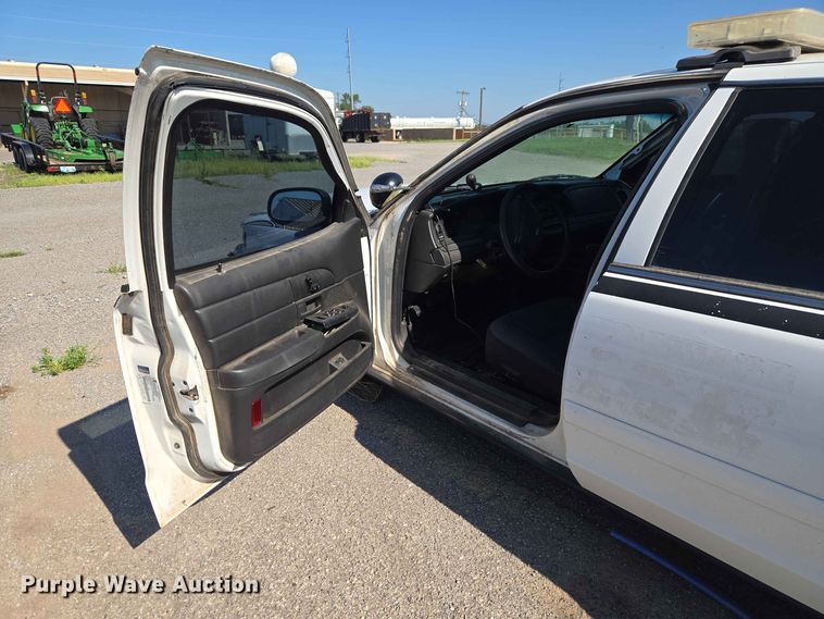 image for item ER8634 2003 Ford Crown Victoria Police Interceptor 