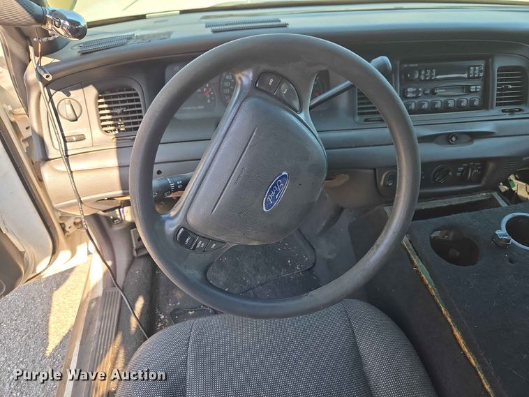 image for item ER8634 2003 Ford Crown Victoria Police Interceptor 