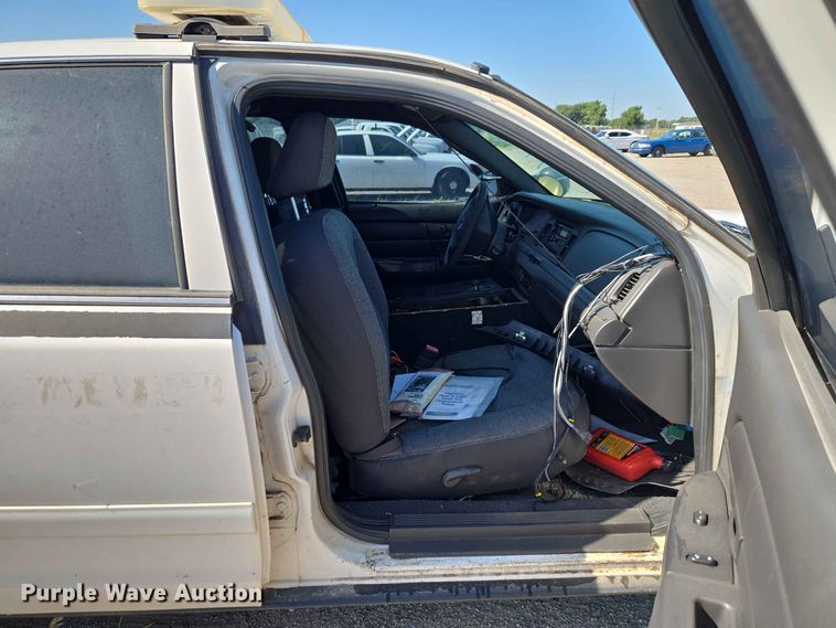 image for item ER8634 2003 Ford Crown Victoria Police Interceptor 