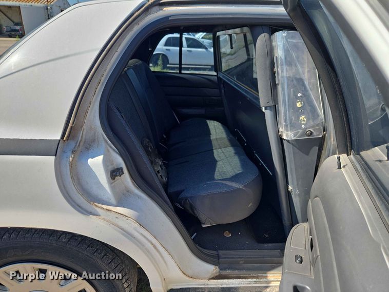 image for item ER8634 2003 Ford Crown Victoria Police Interceptor 