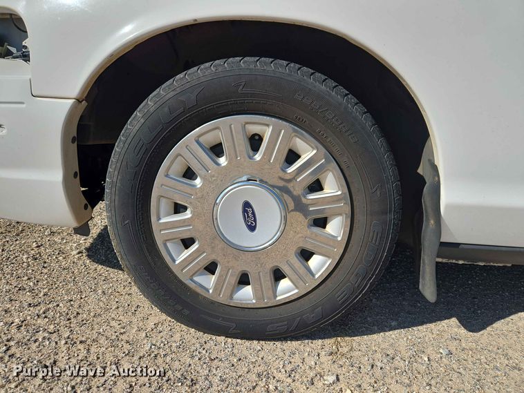 image for item ER8634 2003 Ford Crown Victoria Police Interceptor 