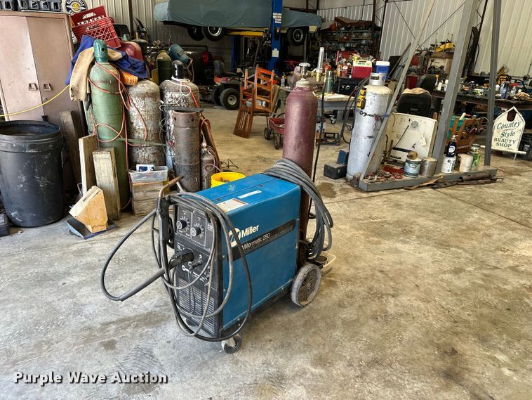 image for item ES6519 Miller Millermatic 250 welder
