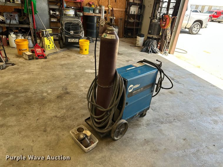 image for item ES6519 Miller Millermatic 250 welder