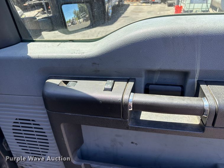 image for item ET0538 2015 Ford F-550 Crew Cab utility / service truck