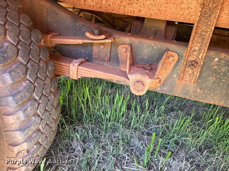 image for item ET2062 1985 Dodge D350 flatbed truck
