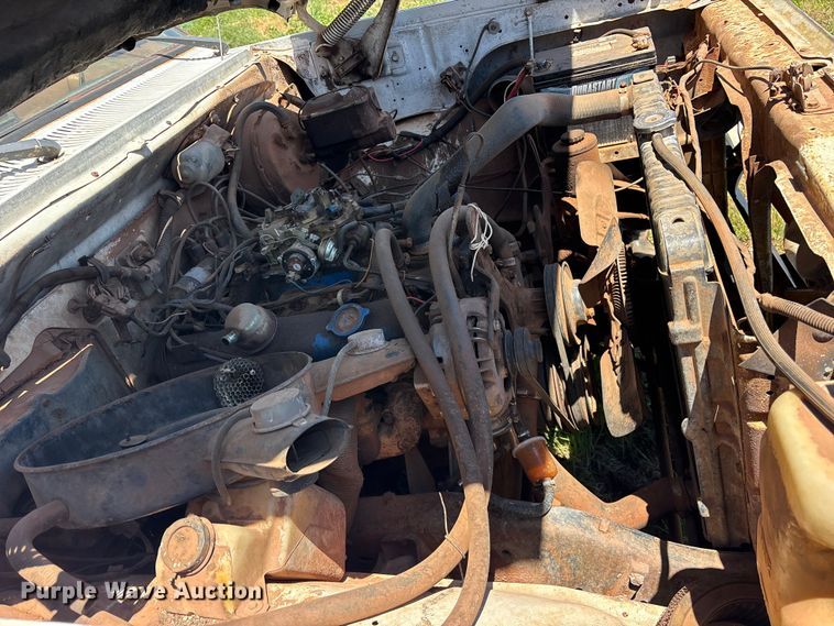 image for item ET2062 1985 Dodge D350 flatbed truck