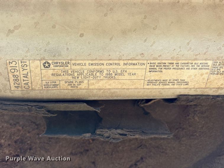 image for item ET2062 1985 Dodge D350 flatbed truck