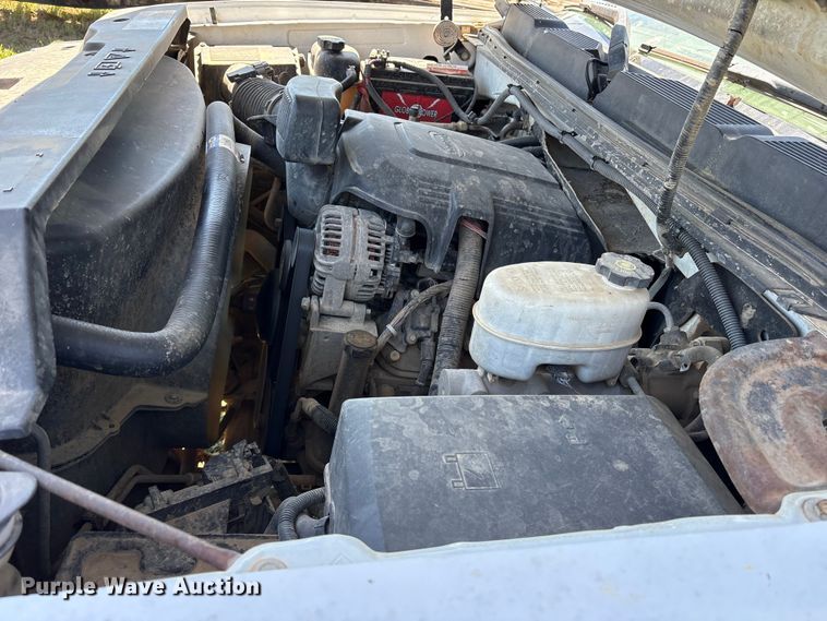 image for item ET2070 2014 Chevrolet Silverado 3500HD Crew Cab flatbed pickup truck