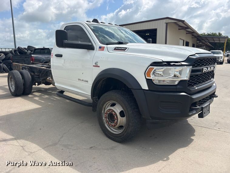 image for item ET2258 2019 RAM 5500 truck cab and chassis