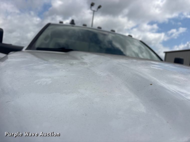 image for item ET2258 2019 RAM 5500 truck cab and chassis