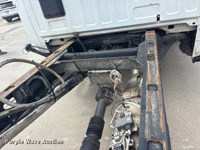 image for item ET2258 2019 RAM 5500 truck cab and chassis