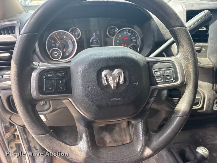image for item ET2258 2019 RAM 5500 truck cab and chassis