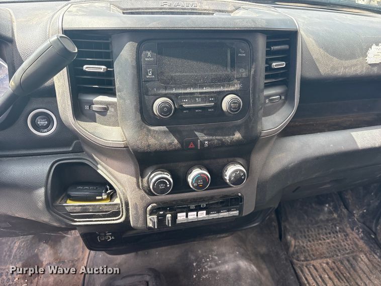 image for item ET2258 2019 RAM 5500 truck cab and chassis