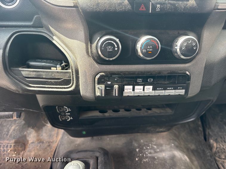 image for item ET2258 2019 RAM 5500 truck cab and chassis