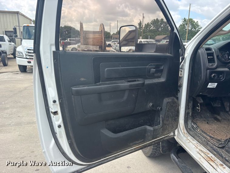 image for item ET2258 2019 RAM 5500 truck cab and chassis