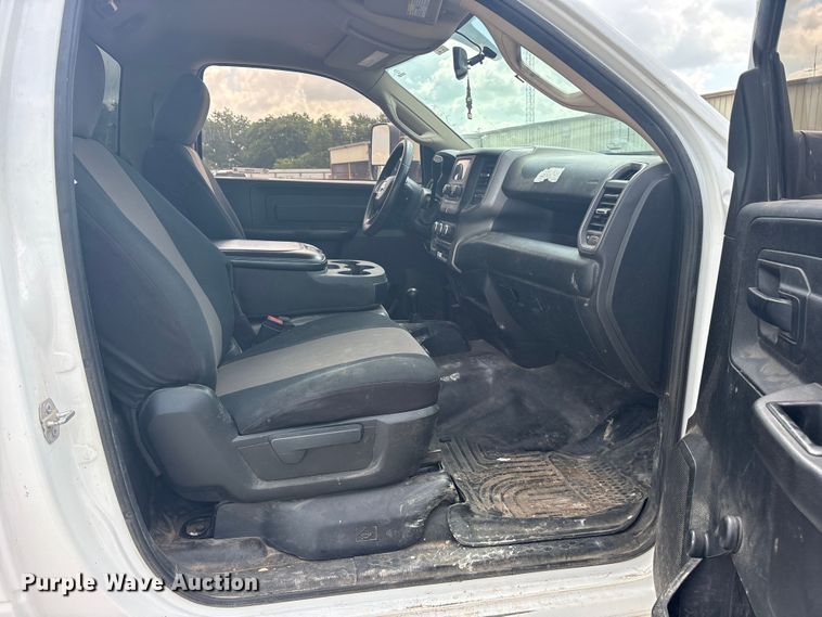 image for item ET2258 2019 RAM 5500 truck cab and chassis