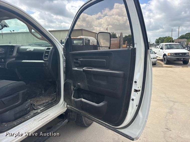 image for item ET2258 2019 RAM 5500 truck cab and chassis