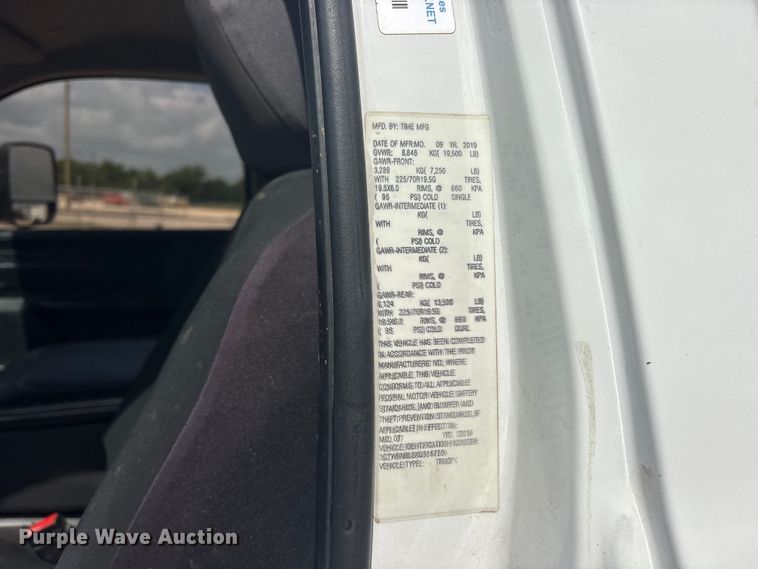 image for item ET2258 2019 RAM 5500 truck cab and chassis