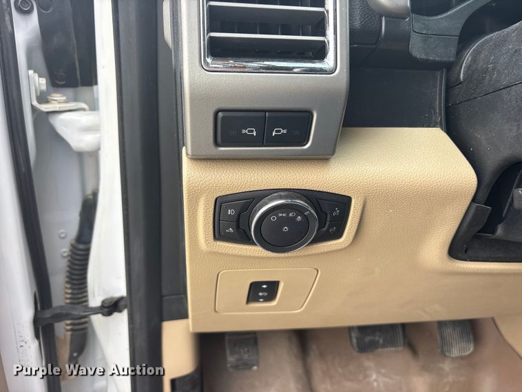 image for item ET2259 2015 Ford F150 Crew Cab pickup truck