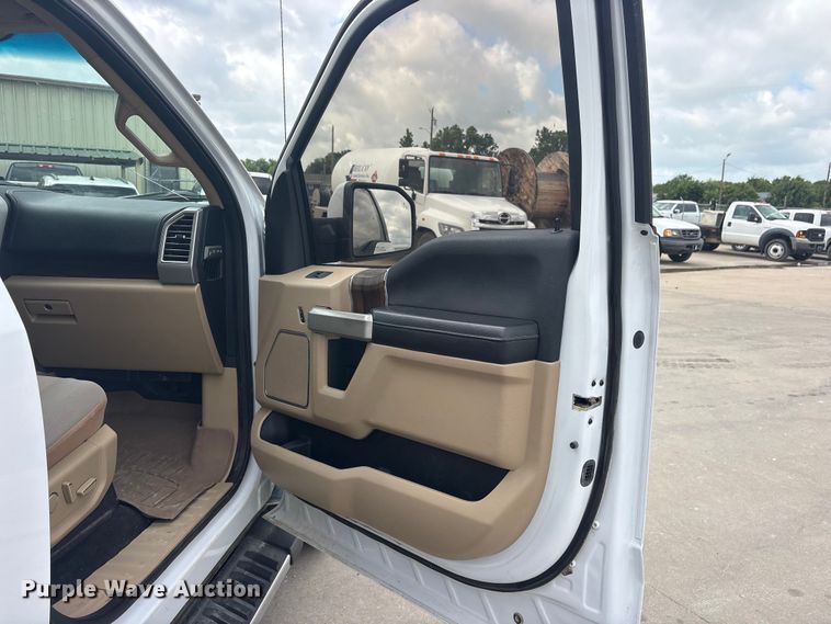 image for item ET2259 2015 Ford F150 Crew Cab pickup truck