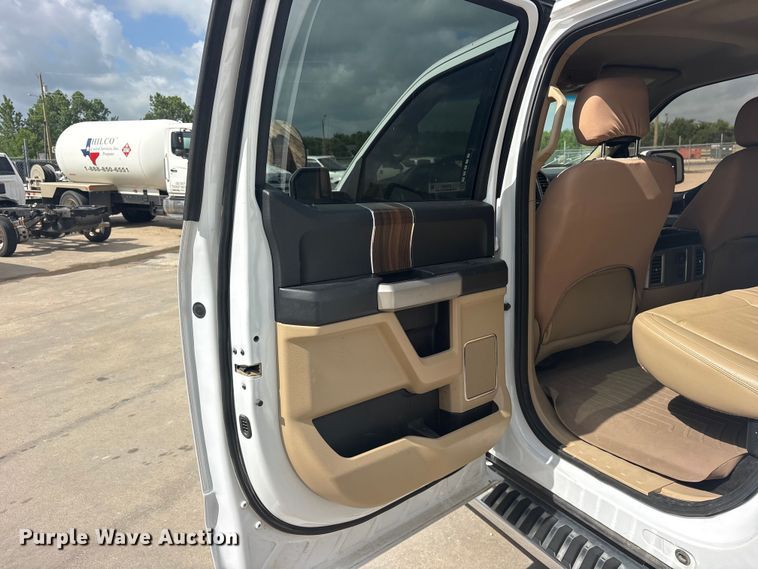 image for item ET2259 2015 Ford F150 Crew Cab pickup truck