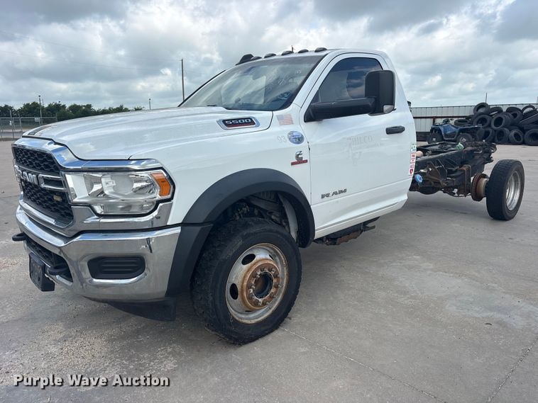 image for item ET2261 2019 RAM 5500 truck cab and chassis