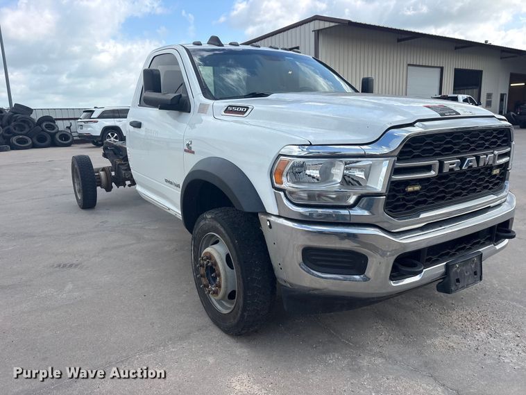 image for item ET2261 2019 RAM 5500 truck cab and chassis